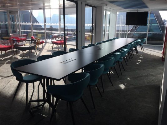 Thuyết trình với thao tác “plug-and-play”