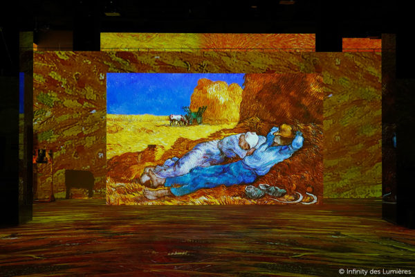 Khung cảnh trung tâm nghệ thuật Infinity des Lumières